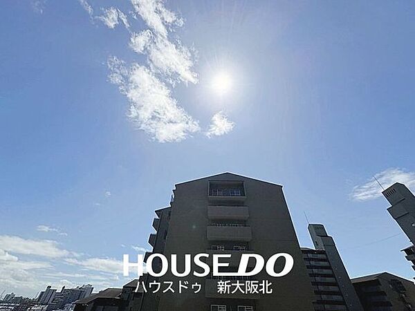 ■バルコニーからの眺望です◎■目の前を遮る建物がないため、自然の光がしっかりと差し込む気持ちの良いバルコニーです♪