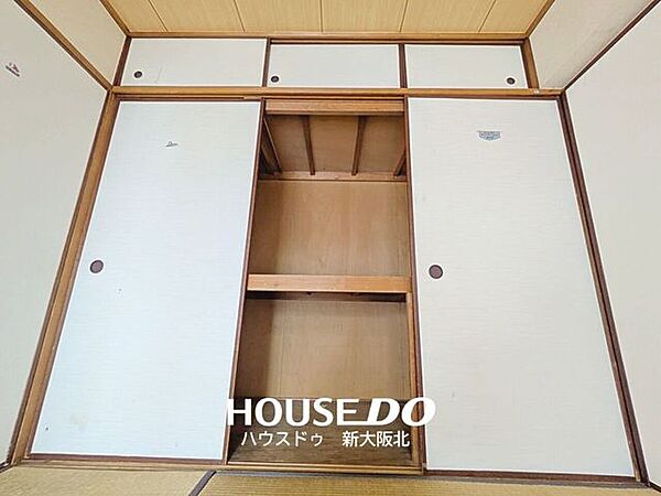 ■押し入れは天袋付きで大容量！奥行きがあるので、季節ものの家電や寝具もスッキリと収納できます！