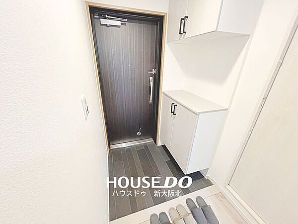 ■たっぷり収納できるシューズボックス！飾り棚にもなっているのでお好みのインテリアを飾ってお洒落な玄関に♪
