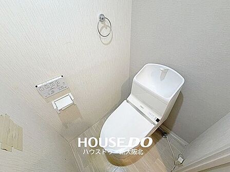 ■年中いつでも快適にご使用いただける温水便座付きトイレ！■壁掛けリモコンがついているので操作もスムーズです！