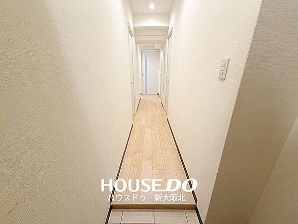 ■玄関から各居室へつながるすっきりとした廊下！■明るい内装で、住まい全体に清潔感のある印象を与えます♪