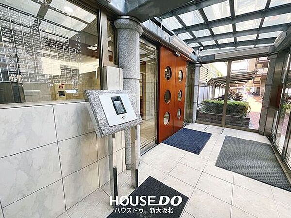 ■オートロック、防犯カメラ付きで防犯対策のされたマンションです！■周囲にはコンビニやスーパーなど、生活に便利な施設が充実！