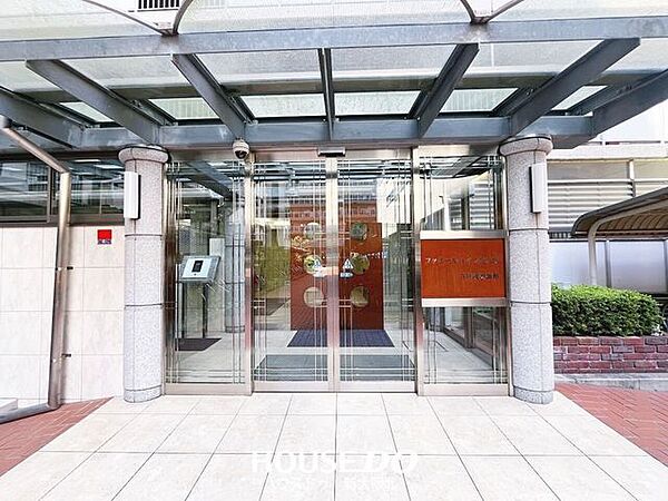 ■寒さ対策、雨雪対策、そして防犯対策にもなる風除室がございます！■エントランス・風除室ともに自動扉になっているのもうれしいポイントですね！