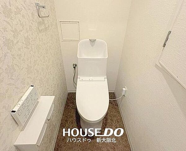 ■年中いつでも快適にご使用いただける温水便座付きトイレ！■壁掛けリモコンがついているので操作もスムーズです！