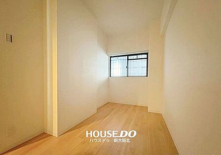 ■玄関横約4.5帖の洋室です!■北側のお部屋は夏場でも比較的過ごしやすいお部屋の為、寝室や子供部屋、趣味部屋等ライフスタイルに合わせて幅広くお使いいただけます!