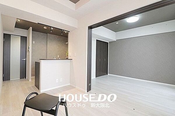 ■リビングに面したお部屋は、ご家族のライフスタイルに合わせて広々としたリビングとして使用したり、個室として利用するなど、使い分けることができます！
