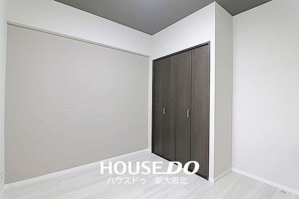 ■全居室収納付き！■お部屋がスッキリ片付くだけでなく、新しく収納棚を買い足す必要がないので、初期費用が抑えられそうですね！ｃ