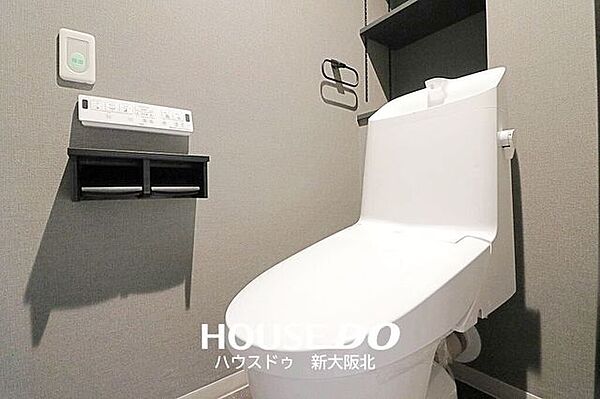 ■年中いつでも快適にご使用いただける温水便座付きトイレ！■壁掛けリモコンがついているので操作もスムーズです！