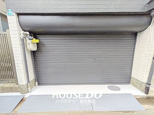■セキュリティ面でも安心のシャッター付車庫です♪■大切な愛車、バイクや自転車など雨や汚れからも守ってくれます◎