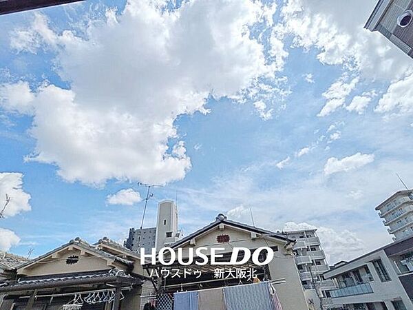 ■目の前を遮る建物がないため、南からの光が差し込む気持ちの良いバルコニーです♪