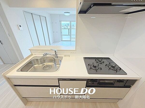 ■ご家族との会話が楽しめる対面式のシステムキッチン！■料理をしながらテレビを見たり、お子さまの様子を見守ることもできますよ！■毎日のお料理が楽しくなりそうですね！