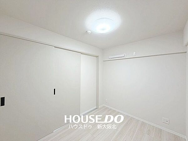 ■キッチン横の4．2帖の洋室です！■各居室は独立性が高く、プライベートを大切にするご家族にもオススメの間取りです！