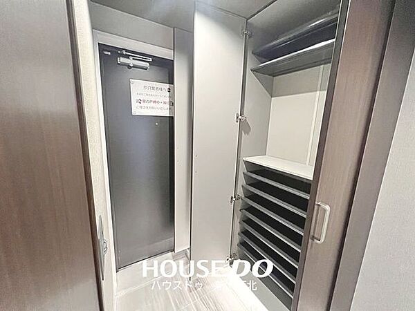 ■いつの間にか増えてしまうご家族の靴もたっぷり収納していただけるシューズボックス！■段の高さ調節ができるのでヒールや高さのある靴も収納可能です！
