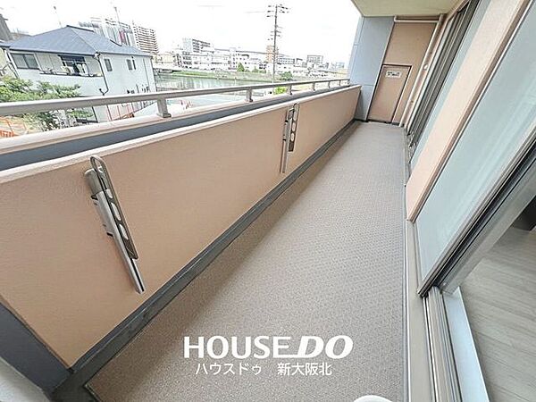 ■南西向きバルコニーで陽当たり良好です♪■洗濯物を干すスペースもしっかりと確保されています◎