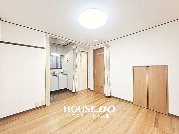 ■ダイニングスペースは家具の配置もしやすいシンプルな間取りです！■キッチンとの距離も近く、毎日の家事動線もスムーズです♪