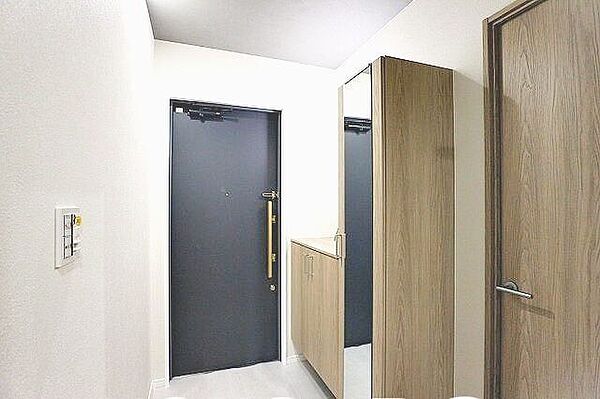 ■広々とした玄関には、収納力のあるシューズボックスがついているため、いつの間にか増えてしまう靴もたっぷり収納していただけます！