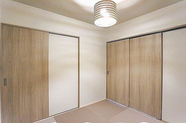 ■子供部屋や寝室などにお使いいただける洋室が3部屋ございます！■また、何度（サービスルーム）も1部屋あるため、広々とお使いいただけます！
