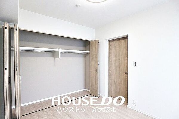 ■全居室収納付き！■造り付けの収納は地震の揺れで倒れる心配がないので、防災面でも安心です！