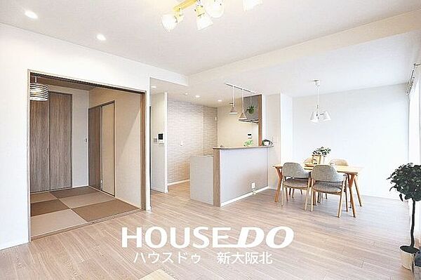 ■リビングに面したお部屋は、リビングとしてお使いいただけます！■ご家族の人数やライフスタイルに合わせてお部屋の用途を使い分けていただくことができますよ！