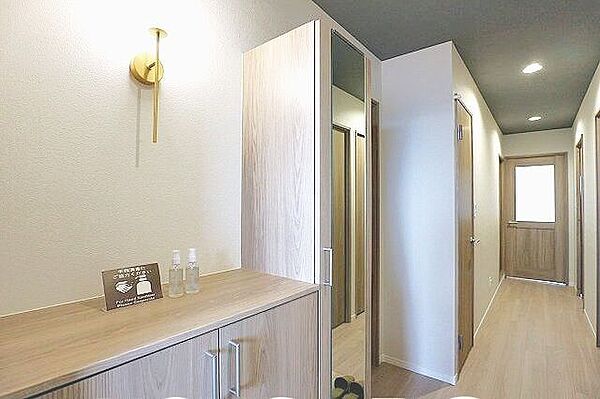 ■自然な穏やかさのある優しい色合いが魅力的な玄関！毎日使うからこそ玄関の雰囲気は大切なポイントですね♪
