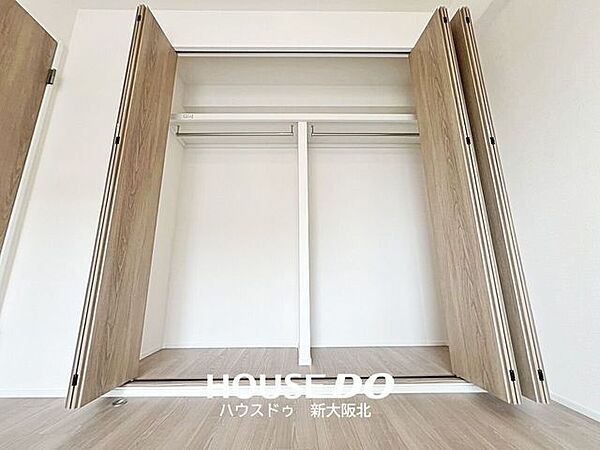 ■全居室収納付き！■お部屋がスッキリ片付くだけでなく、新しく収納棚を買い足す必要がないので、初期費用が抑えられそうですね！