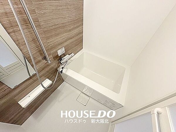 ■広々とした落ち着きのあるバスルームは浴室暖房乾燥機付きです！■寒い冬でも暖かくお風呂に入れますね♪■キレイなお風呂で一日の疲れをゆっくりと癒してくださいませ！