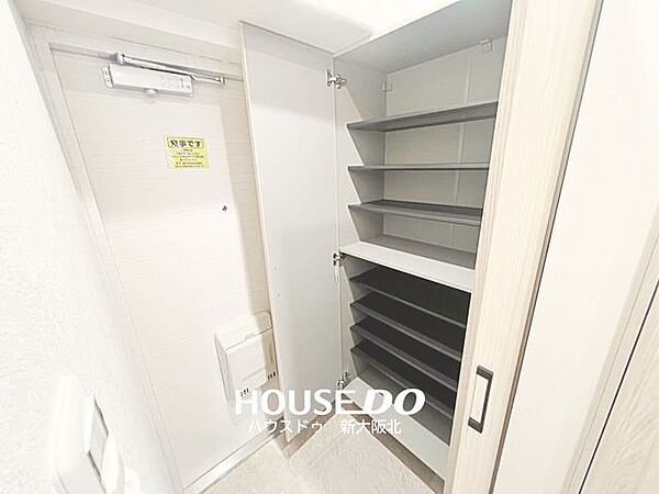 ■増えがちな靴もたっぷり収納していただけます！■段の高さ調節が出来るのでヒールや高さのある靴も収納可能です！