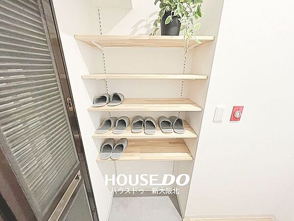 ■増えがちな靴もたっぷり収納していただけます！■段の高さ調節が出来るのでヒールや高さのある靴も収納可能です！