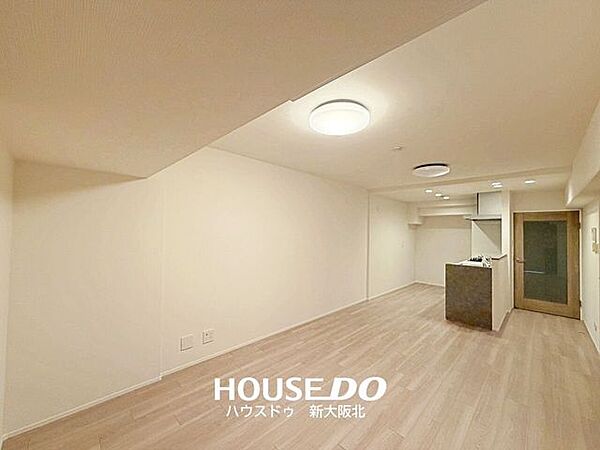 ■白を基調とした明るく開放的なリビング！ご家族との会話も弾みそうですね！■白はどのような色とも相性がいいので、お客さま好みのコーディネートをお楽しみいただけます！