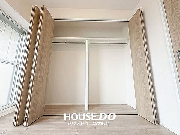 ■全居室収納付き！■お部屋がスッキリ片付くだけでなく、新しく収納棚を買い足す必要がないので、初期費用が抑えられそうですね！