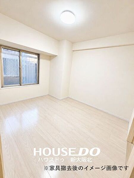 ■この洋室は約6．1帖あるので、寝室としてもオススメです！■ダブルベッドを置いても十分な広さがあります！