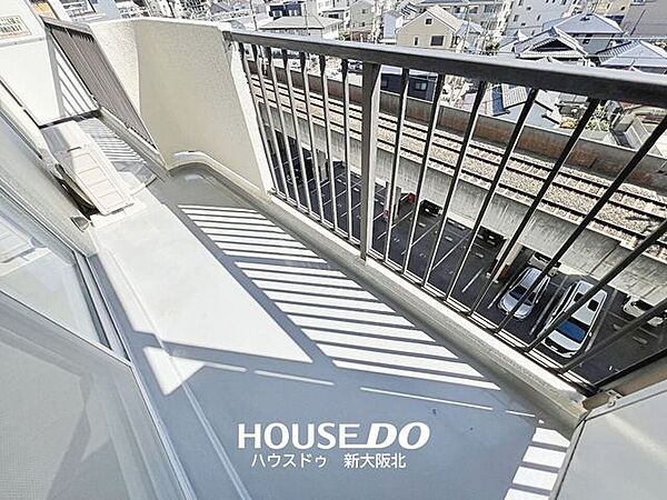 ■陽当り・通風・眺望良好のゆとりのあるバルコニー！■テーブルや観葉植物等を置けばまた違った空間に大変身します！