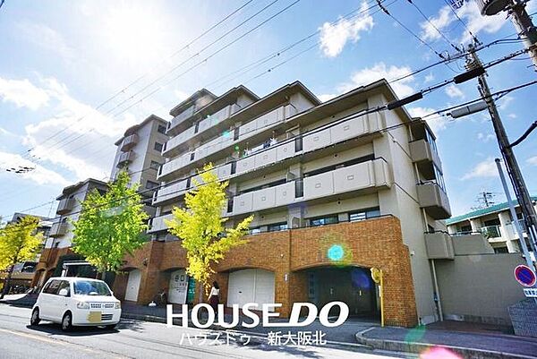 ■大阪モノレール線「柴原阪大前駅」徒歩9分！■1984年築！8階建て！総戸数65戸！■周囲にはコンビニやスーパーなど、生活に便利な施設が充実！
