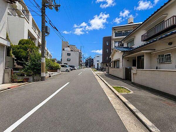 ■前面道路は幅員約7．8ｍ♪見通しの良い道路で、お車の出し入れも現地でぜひお確かめください！