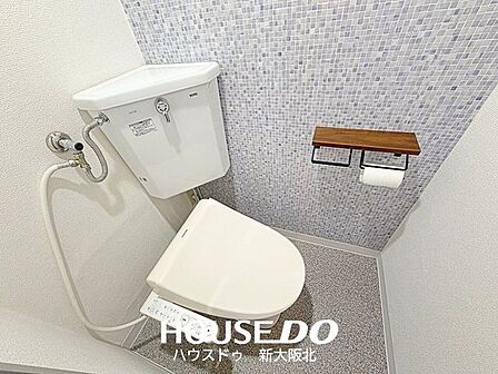 ■年中いつでも快適にご使用いただける温水便座付きトイレ!■ペーパーホルダーが2つ付いているのも嬉しいポイント!