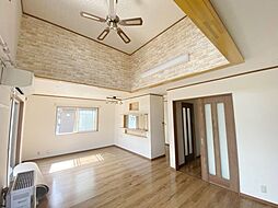 ハウスドゥ八戸下長中古戸建　市川町 4SLDKのリビング/ダイニング