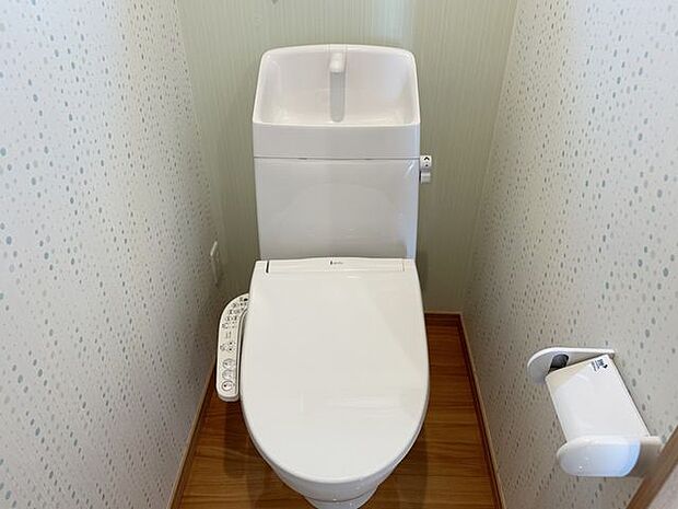 室内(2023年10月)撮影◎現地案内予約受付中！◎手洗い付きのトイレは、使用後すぐに手を洗えて衛生的です♪