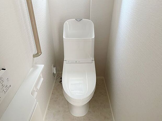 室内(2023年10月)撮影◎本日内覧可能◎トイレは各階に設置されています。忙しい朝の時間帯でもスムーズかつ余裕を持ってトイレを使用できます♪