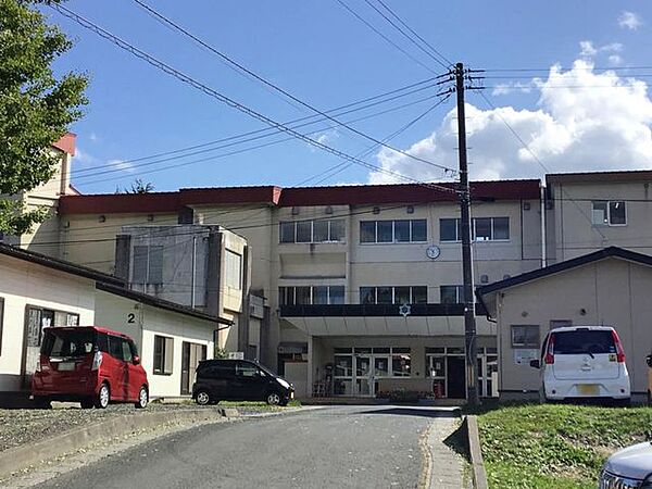 八戸市立高館小学校 810m