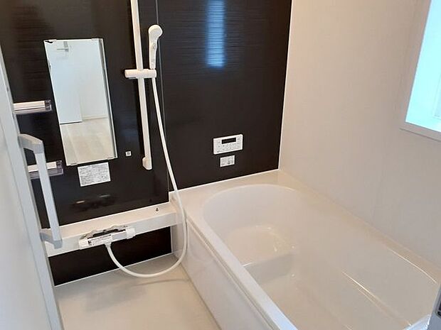 室内(2023年12月)撮影◎本日内覧可能◎毎日の入浴に満足いただける、ゆったりサイズの換気暖房乾燥機付きユニットバスです。