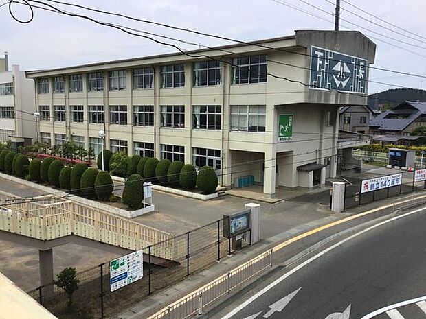 八戸市立下長小学校 980m