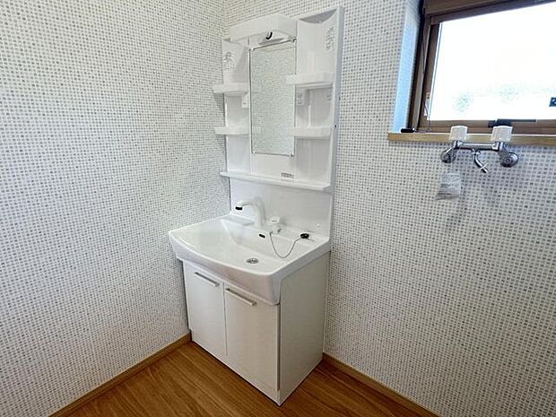 室内(2023年10月)撮影◎本日内覧可能◎白を基調とした清潔感のある洗面スペース◎