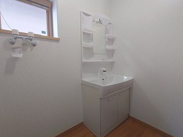 室内(2024年3月)撮影◎本日内覧可能◎白を基調とした清潔感のある洗面スペース！