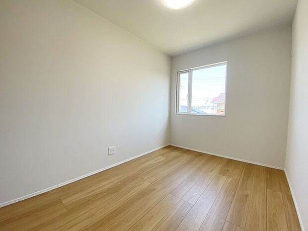 室内(2025年9月)撮影◎本日案内可能◎お子様の成長に合わせて使い分けのできる洋室♪