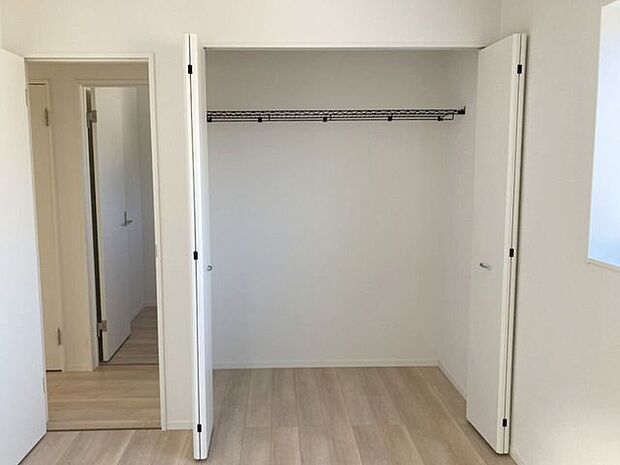 室内(2025年12月)撮影◎本日案内可能◎全居室収納付き！すっきりとした住空間で快適に過ごせますね。