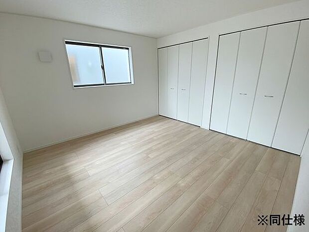 ※同仕様◎現地案内予約受付中！◎リビングや洋室のフローリングは傷に強い、美しい仕上がり♪特殊加工を施しており、お掃除も楽々です◎