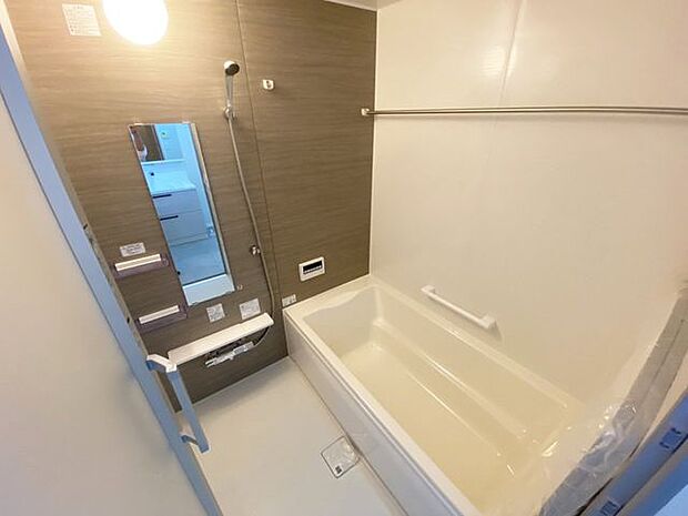 室内(2025年9月)撮影◎本日案内可能◎足を伸ばしてお湯につかれる1坪タイプの浴室で、1日の疲れを癒すバスタイムを過ごしませんか♪