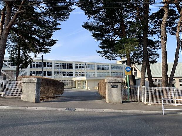 三沢市立第一中学校 1090m