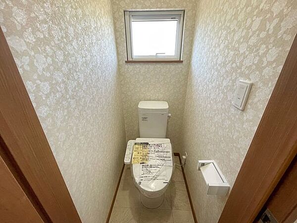 室内(2025年4月)撮影◎本日内覧可能◎飽きのこないシンプルなデザインのトイレです♪