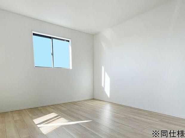 ※同仕様◎現地案内予約受付中！◎腰高窓は家具の配置がしやすく、自分に合ったプライベートルームに♪